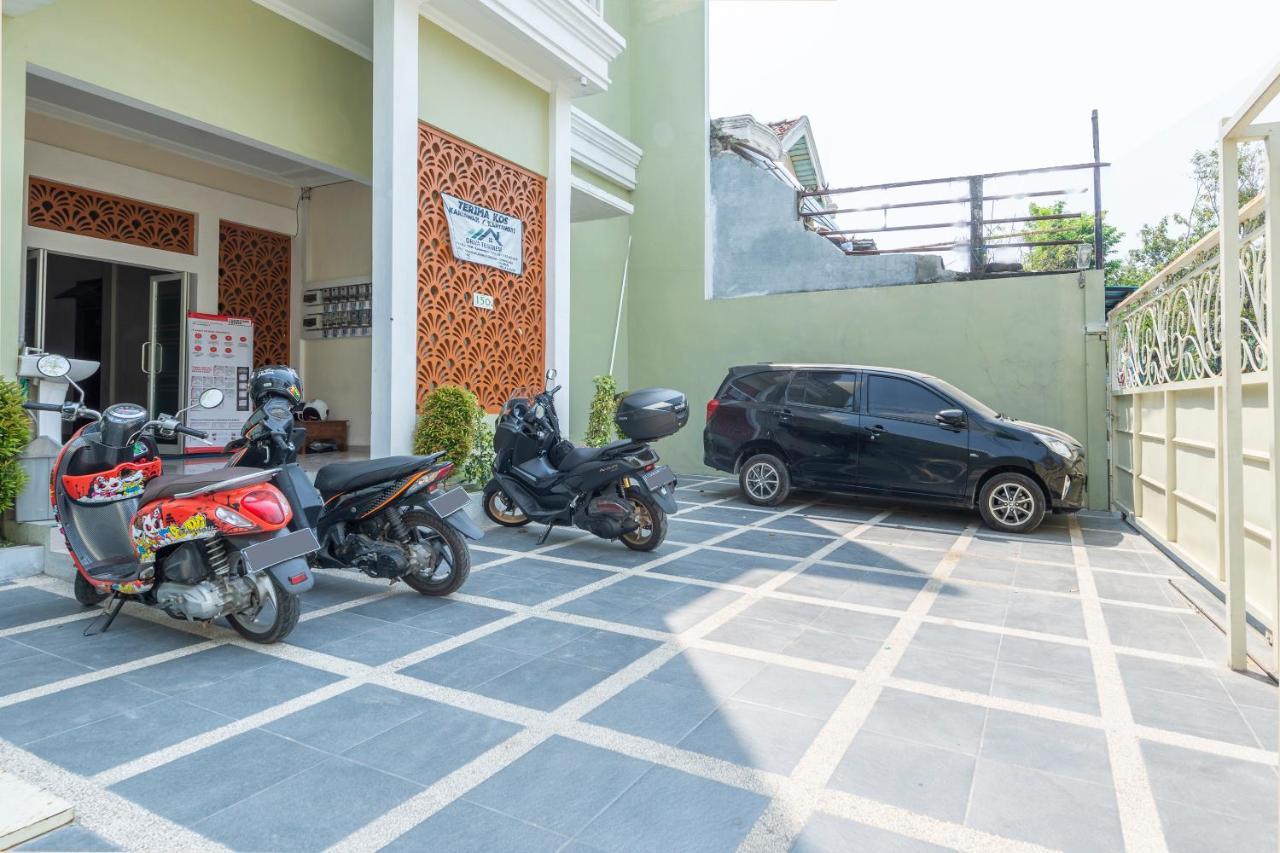 OYO 3706 Griya Tentrem Syariah Lamongan Bagian luar foto