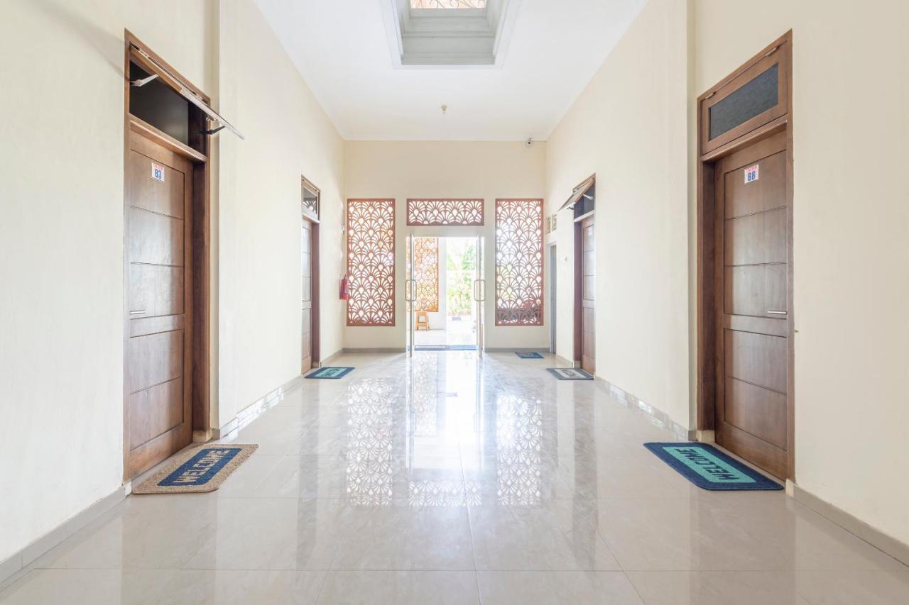 OYO 3706 Griya Tentrem Syariah Lamongan Bagian luar foto